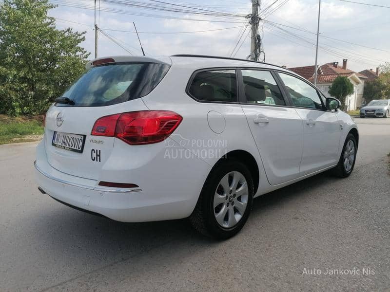 Opel Astra J 1.4i SELECTION CH