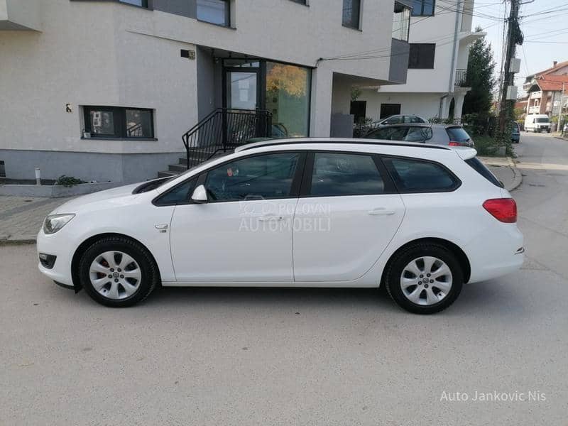Opel Astra J 1.4i SELECTION CH