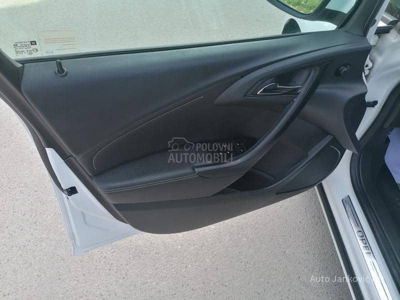 Opel Astra J 1.4i SELECTION CH