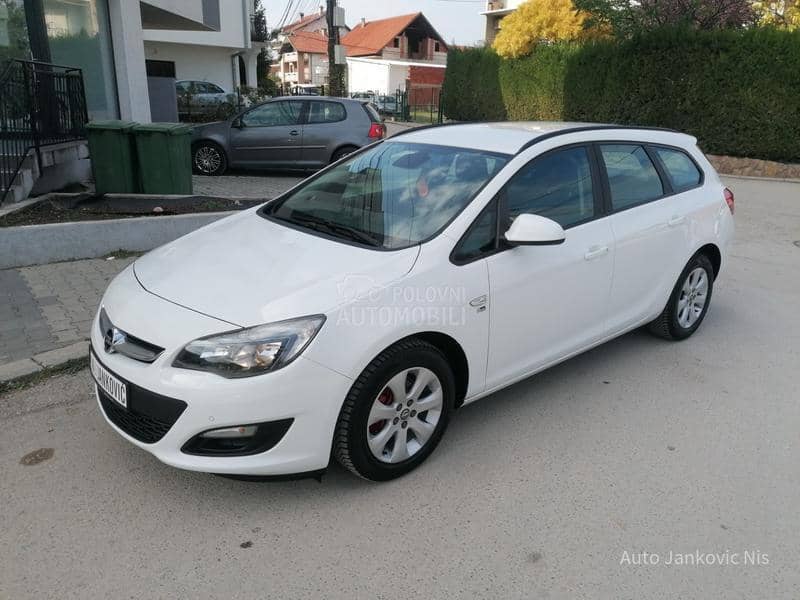 Opel Astra J 1.4i SELECTION CH