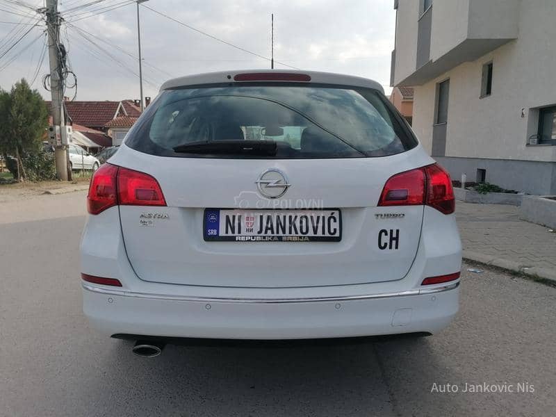 Opel Astra J 1.4i SELECTION CH
