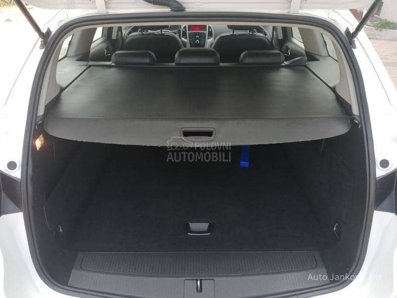 Opel Astra J 1.4i SELECTION CH