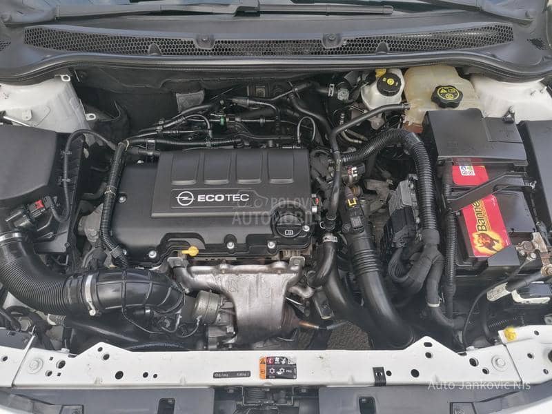 Opel Astra J 1.4i SELECTION CH