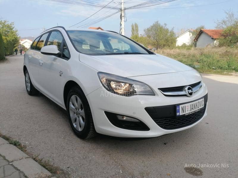 Opel Astra J 1.4i SELECTION CH