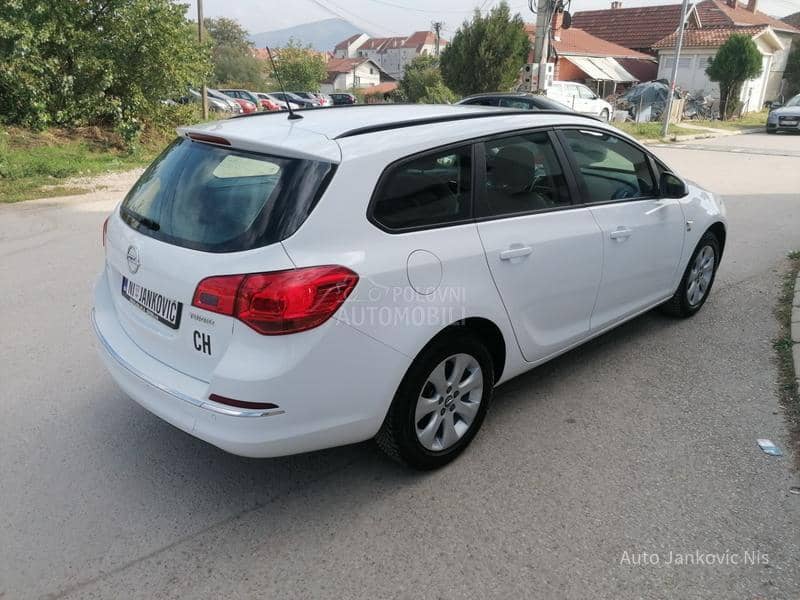 Opel Astra J 1.4i SELECTION CH