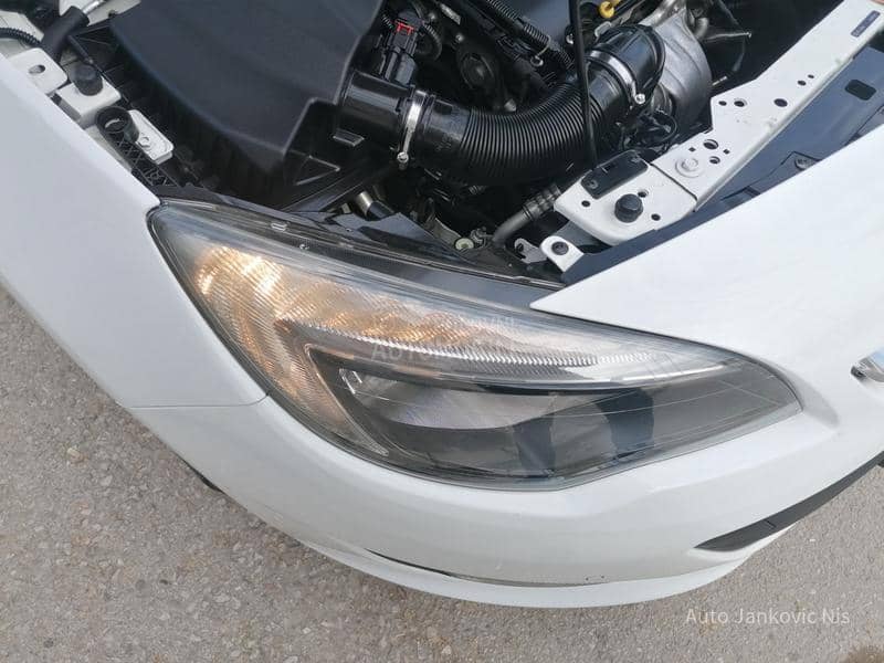 Opel Astra J 1.4i SELECTION CH