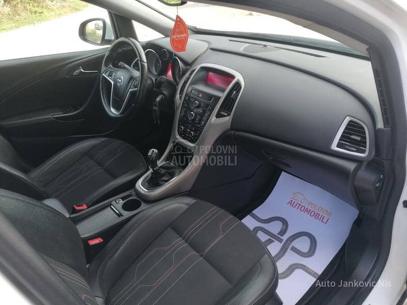 Opel Astra J 1.4i SELECTION CH