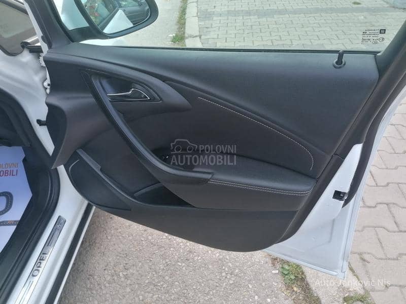 Opel Astra J 1.4i SELECTION CH