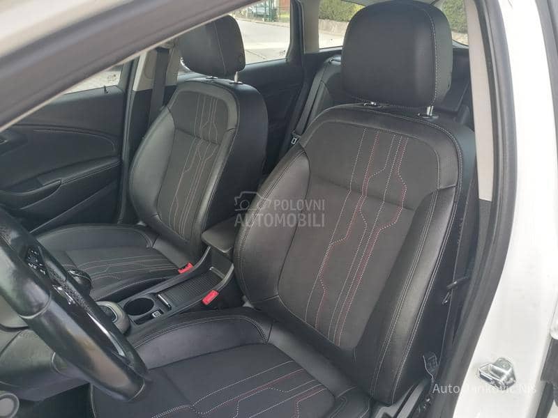 Opel Astra J 1.4i SELECTION CH