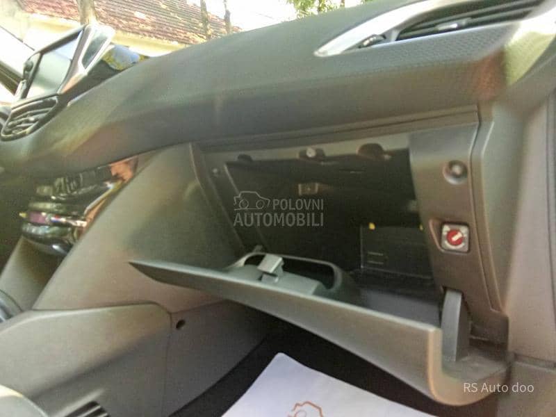 Peugeot 208 ALLURE