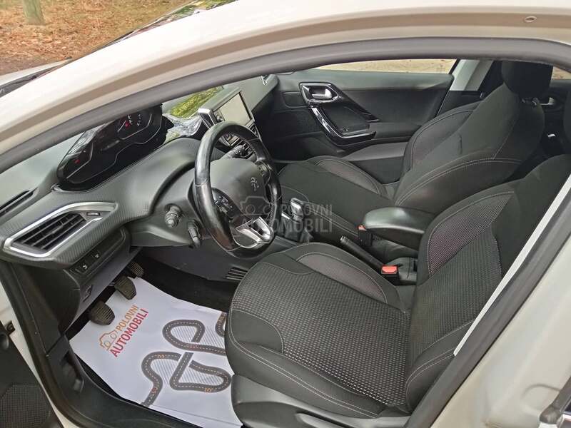 Peugeot 208 ALLURE