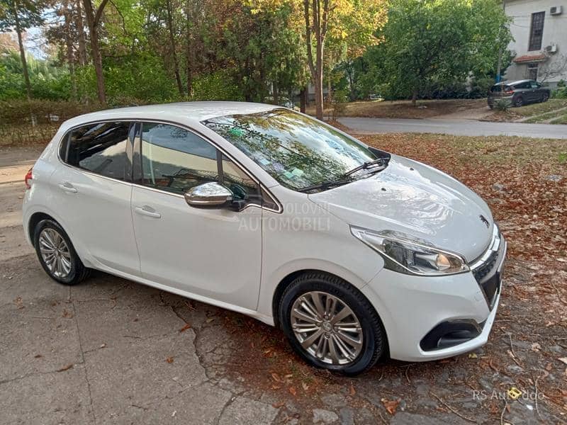 Peugeot 208 ALLURE