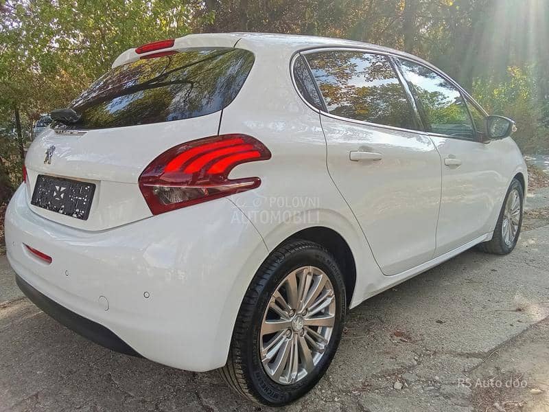 Peugeot 208 ALLURE
