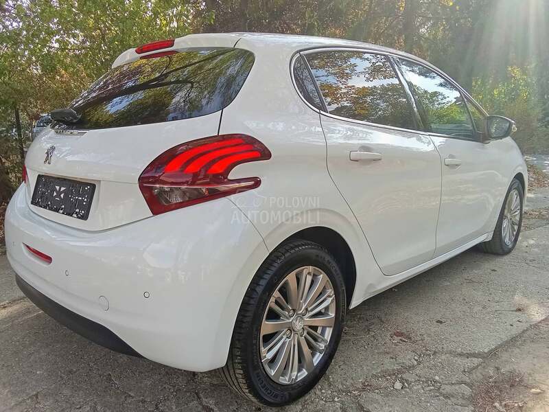 Peugeot 208 ALLURE