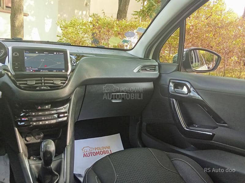 Peugeot 208 ALLURE