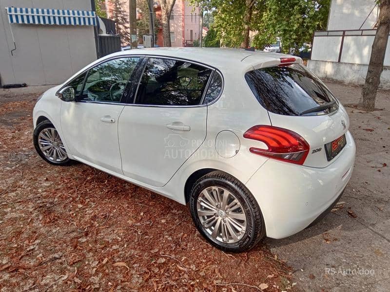 Peugeot 208 ALLURE