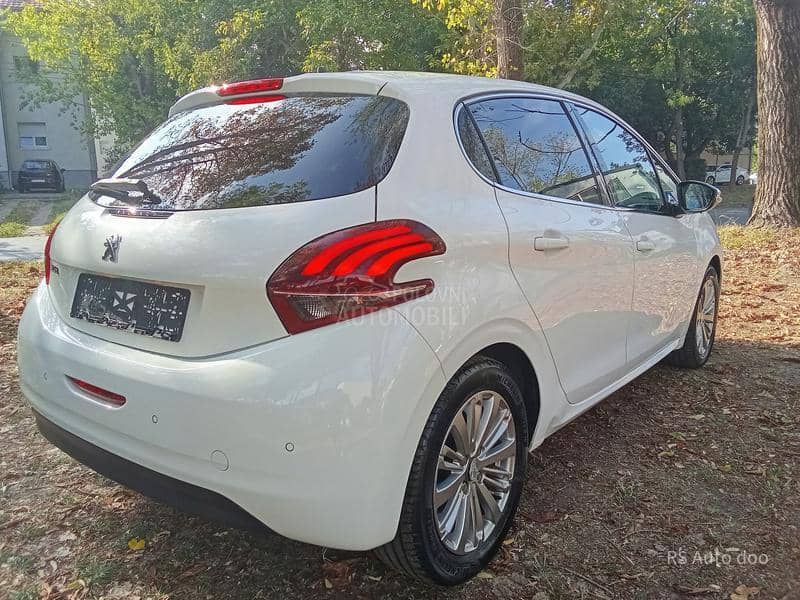 Peugeot 208 ALLURE
