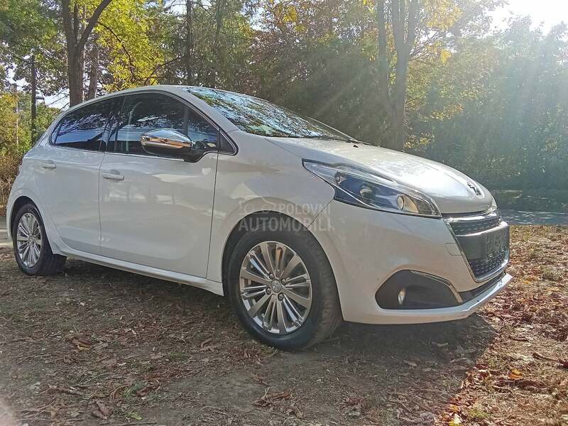 Peugeot 208 ALLURE