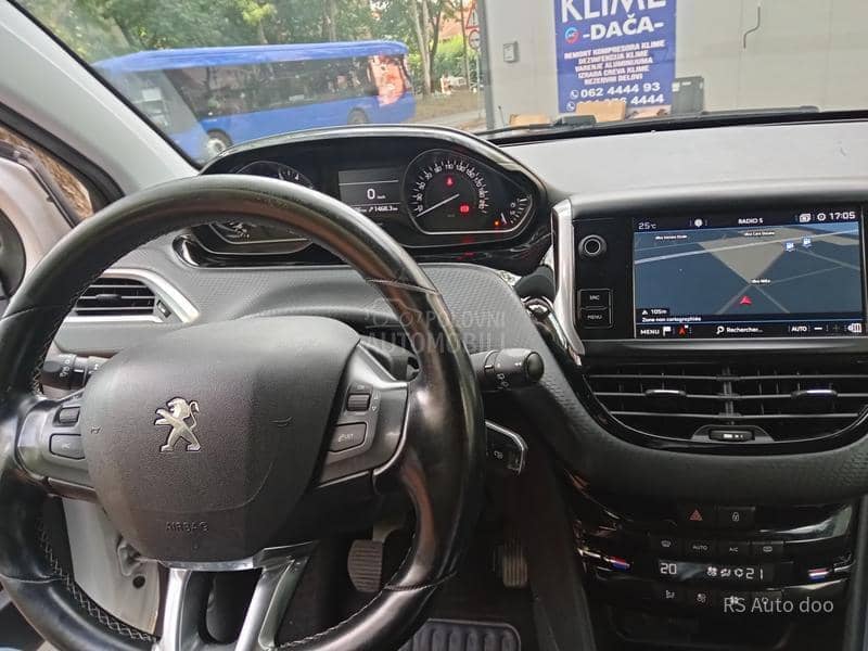 Peugeot 208 ALLURE