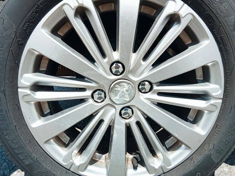 Peugeot 208 ALLURE