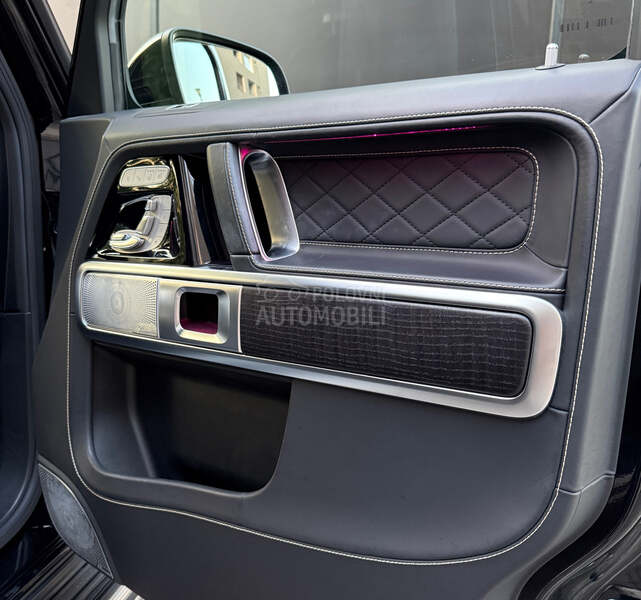 Mercedes Benz G 400 Stronger Than Time