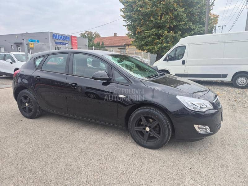 Opel Astra J 1.4 b