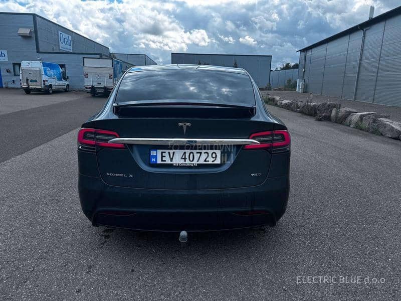 Tesla Model X 