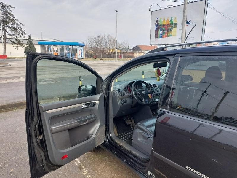 Volkswagen Touran CROSS