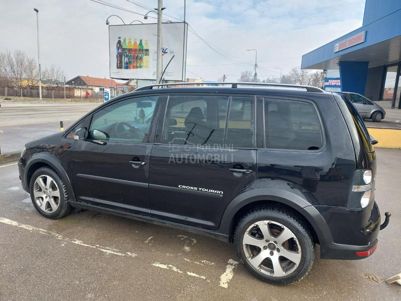 Volkswagen Touran CROSS