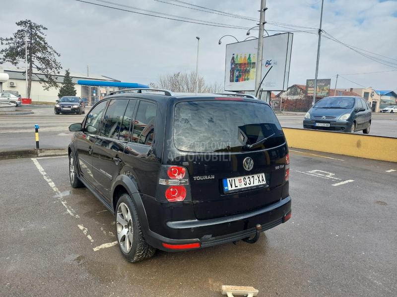 Volkswagen Touran CROSS