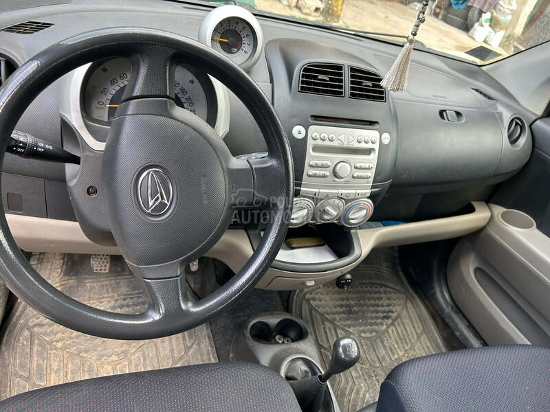 Daihatsu Sirion 