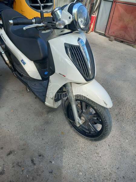 Piaggio Carnaby cruiser