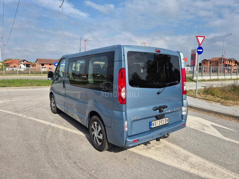 Opel Vivaro 2.5 CDTI TOUR