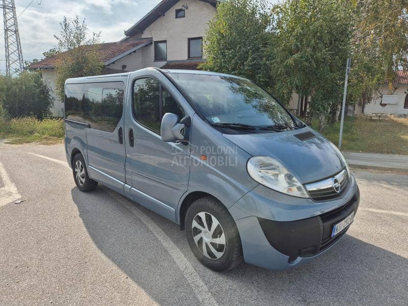 Opel Vivaro 2.5 CDTI TOUR