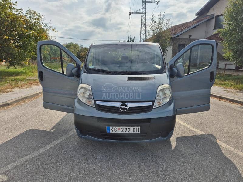 Opel Vivaro 2.5 CDTI TOUR