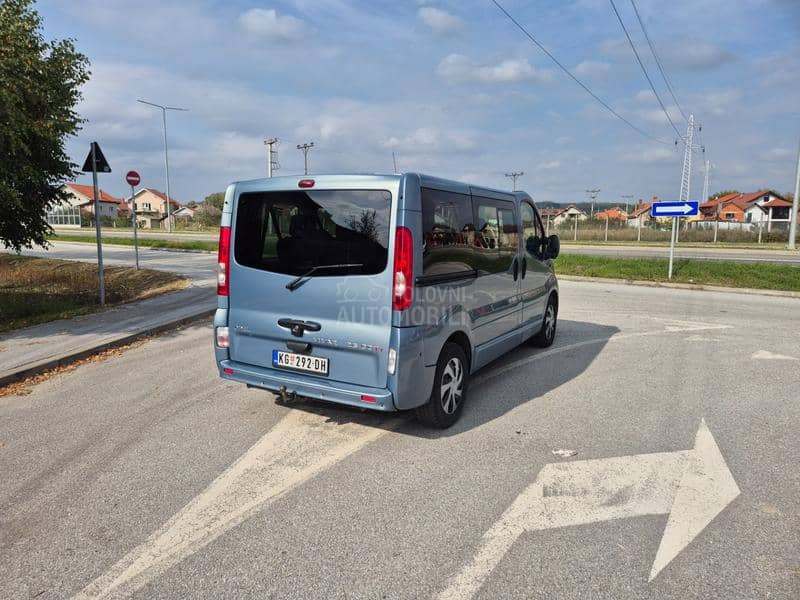 Opel Vivaro 2.5 CDTI TOUR