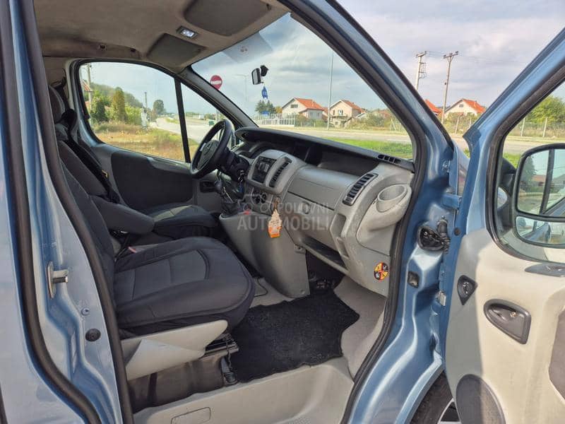Opel Vivaro 2.5 CDTI TOUR