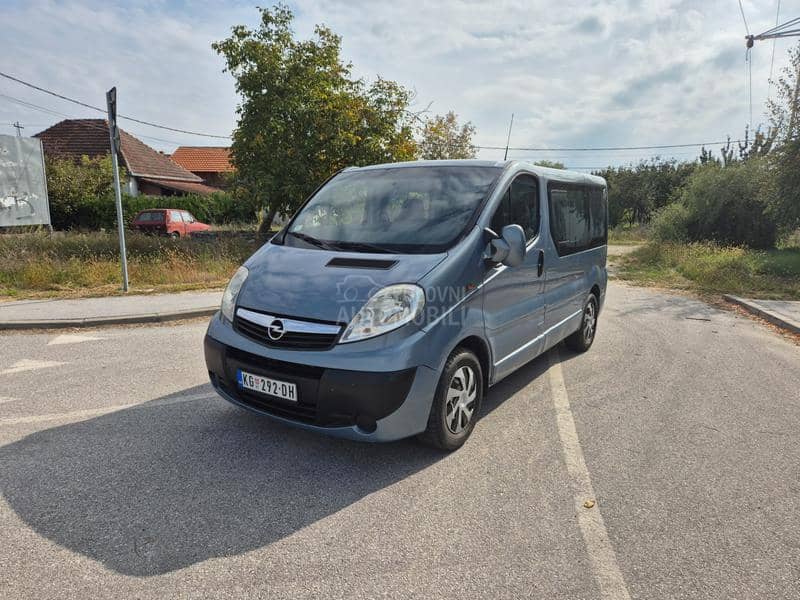 Opel Vivaro 2.5 CDTI TOUR