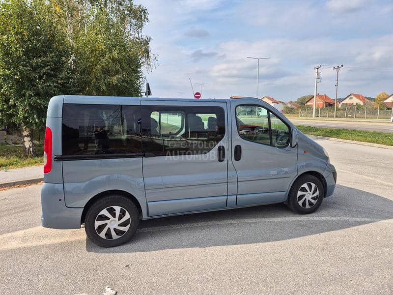 Opel Vivaro 2.5 CDTI TOUR
