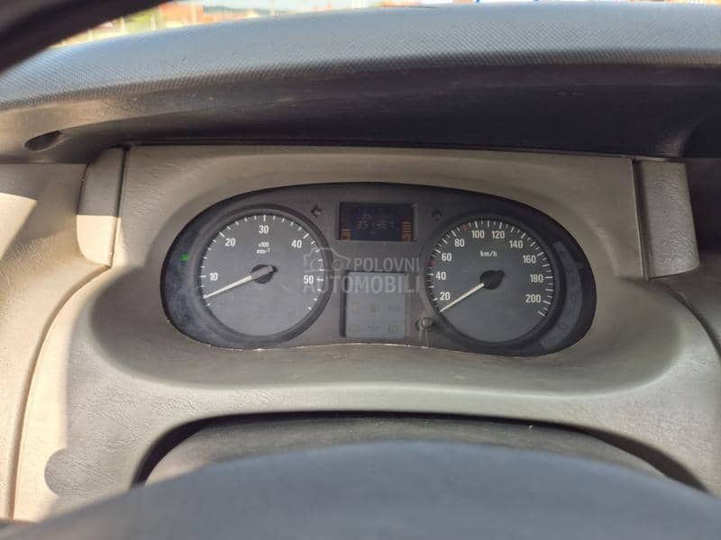 Opel Vivaro 2.5 CDTI TOUR