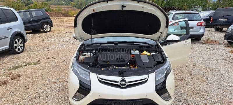 Opel Ampera 