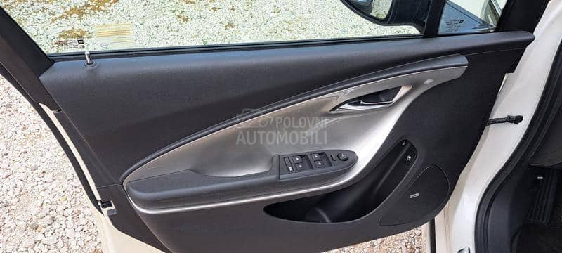 Opel Ampera 