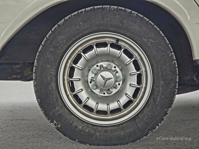 Mercedes Benz W123 300 D