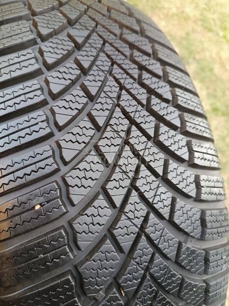 Bridgestone 235/55 R20 Zimska