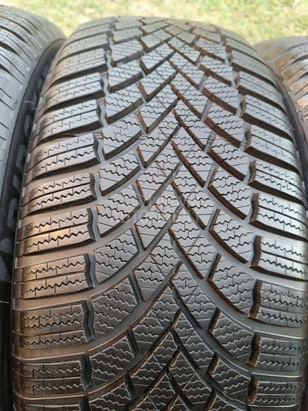 Bridgestone 235/55 R20 Zimska
