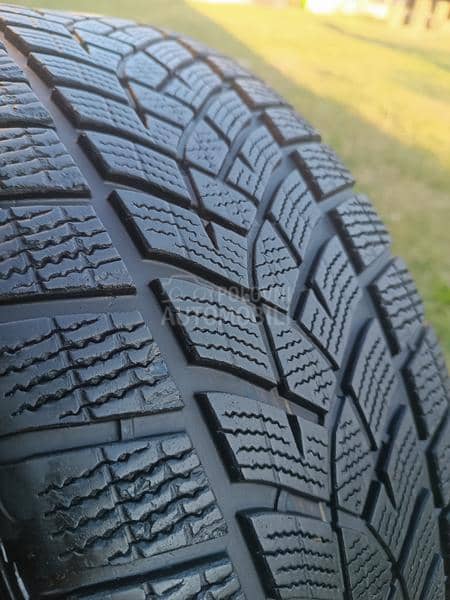 Goodyear 225/55 R18 Zimska