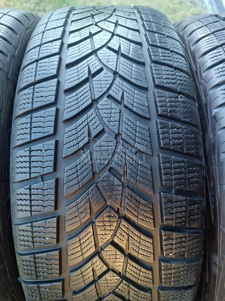 Goodyear 225/55 R18 Zimska
