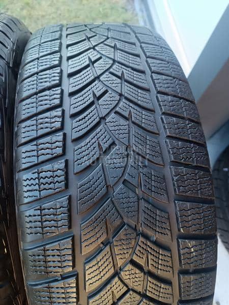 Goodyear 225/55 R18 Zimska
