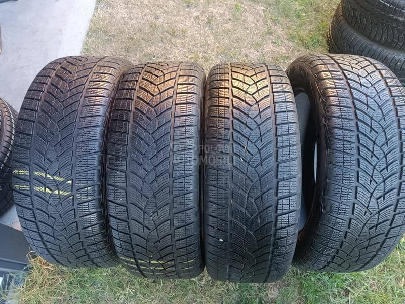 Goodyear 225/55 R18 Zimska