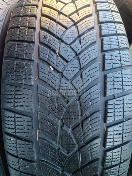 Goodyear 225/55 R18 Zimska